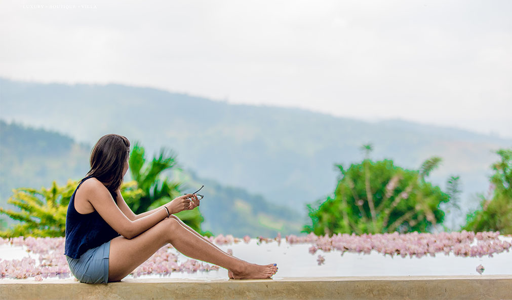 Enjoy quality family time at Mount Havana’s outdoor pool—swim, play, or unwind on comfortable deck chairs. Relax, read, or soak up the sun while everyone enjoys their favorite activity together.