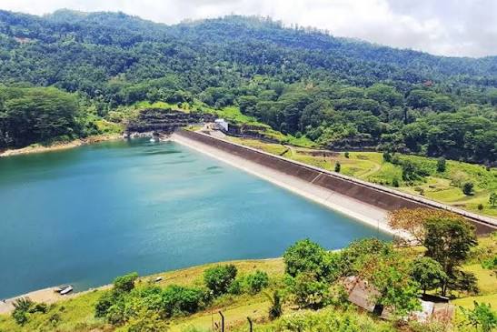 Kotmale Dam surrounded by the green hills of Sri Lanka